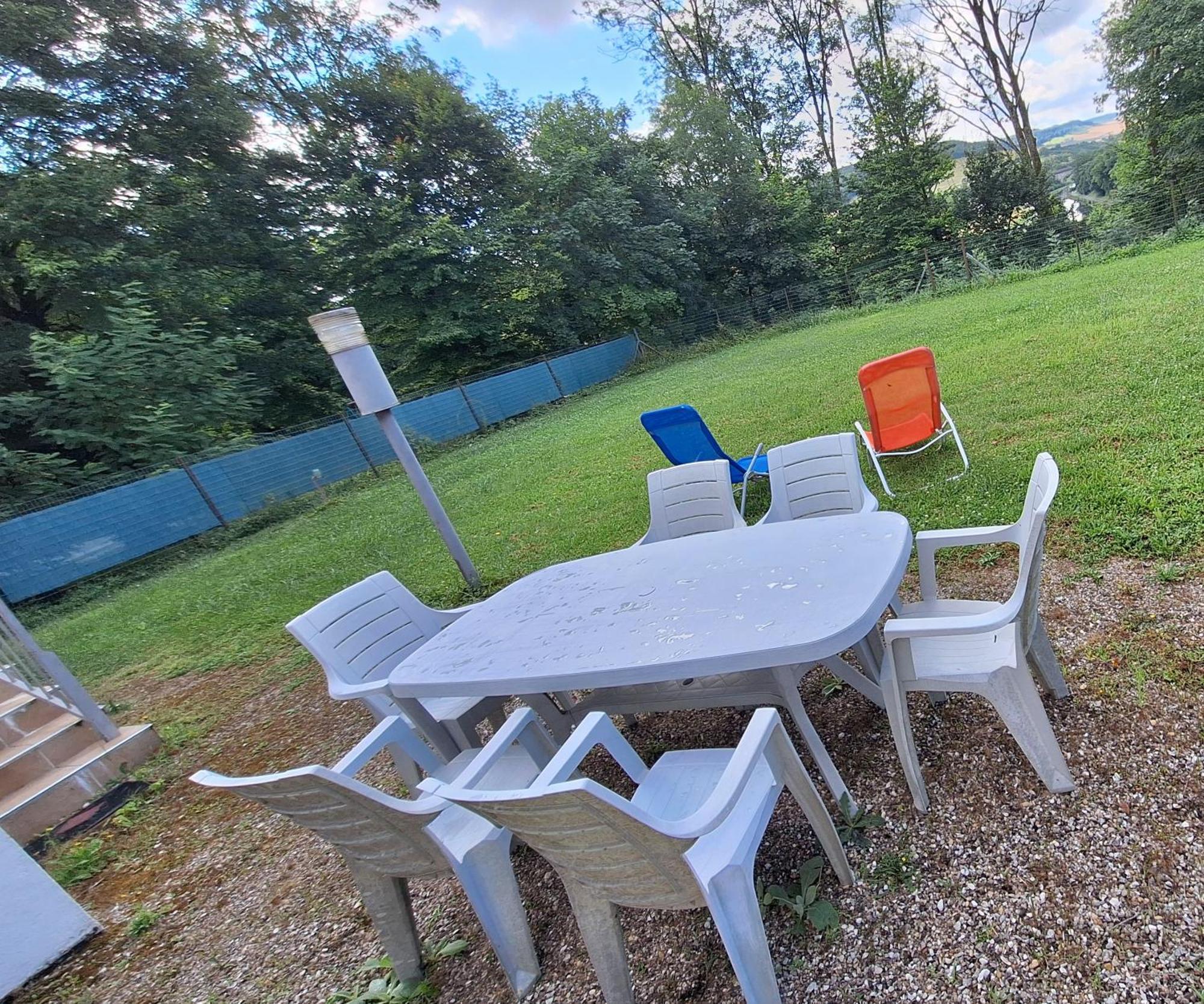 Agreable Maison Avec Jardin A Joinville Exteriér fotografie