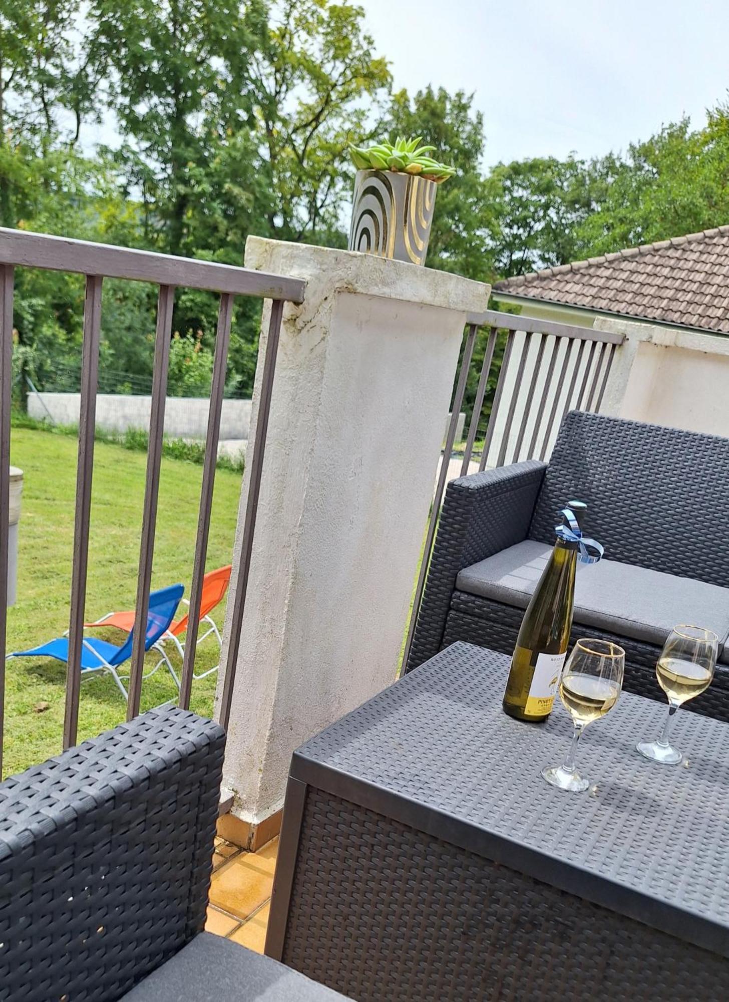 Agreable Maison Avec Jardin A Joinville Exteriér fotografie